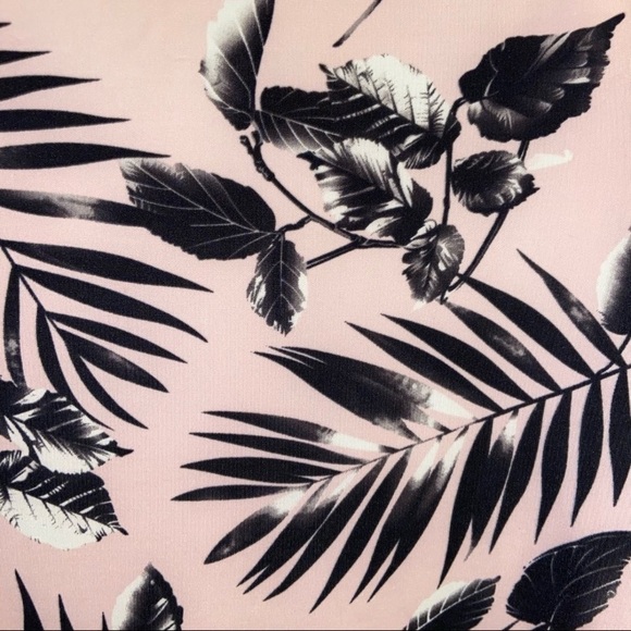 ✨SOLD✨ F21 • Palm Print Mini Dress - Picture 2 of 4